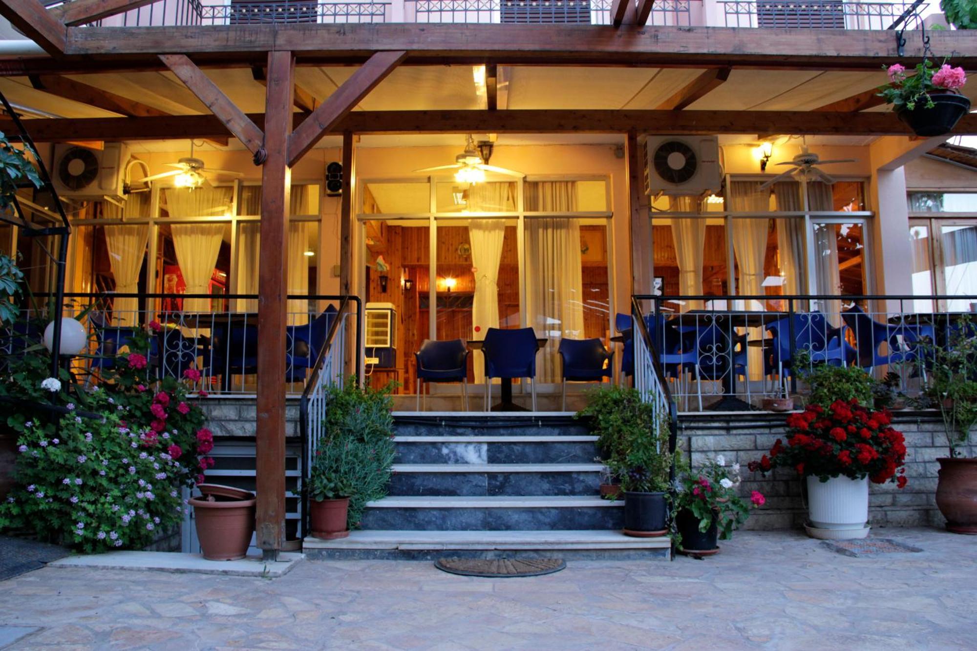 Hotel Galaxias Agioi Pandes Exterior photo