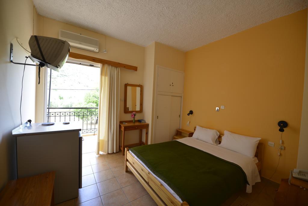 Hotel Galaxias Agioi Pandes Exterior photo